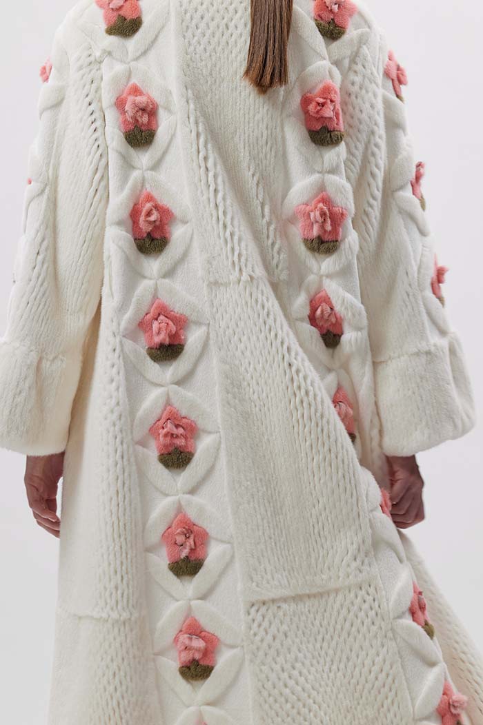Пальто из меха норки перфорированное с цветами